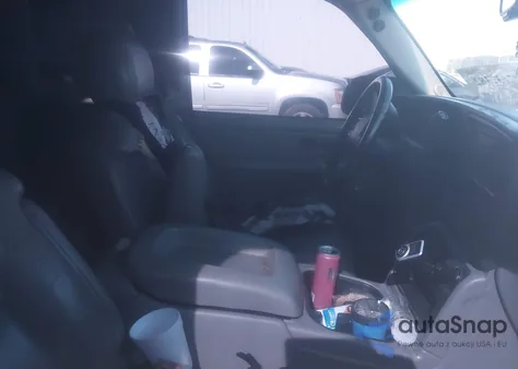 2005 Chevrolet Tahoe Z71 from USA, damaged, VIN 1GNEK13T35R224501